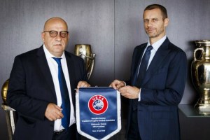 Σε συνεδρία της UEFA ο Κούμας – ΦΩΤΟΓΡΑΦΙΑ