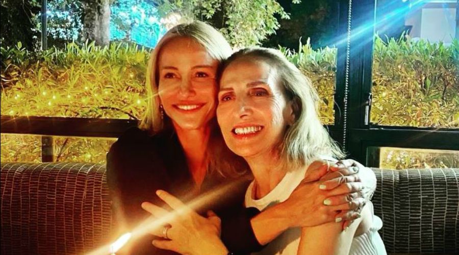 Έμιλυ Γιολίτη: Με τη μητέρα της στο Παρίσι – Απόλαυσαν σαλιγκάρια σε εστιατόριο (Φώτος)