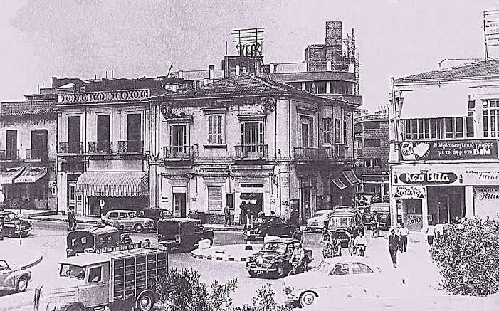 Σπάνιο στιγμιότυπο της Λευκωσίας του 1950 - Χριστιανές και μουσουλμάνες μαζί στο παζάρι της Παρασκευής