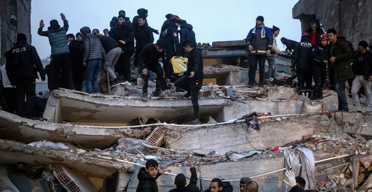 Η Τουρκία εντείνει την έρευνα για τα κτήρια που κατέρρευσαν, εκδόθηκαν 113 εντάλματα κράτησης