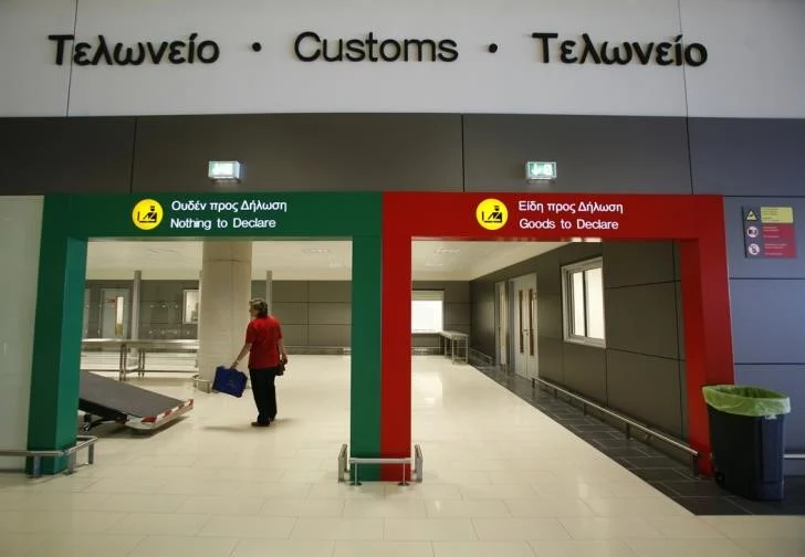 Έφτασαν στο αεροδρόμιο με προϊόντα 50 χιλιάδων ευρώ - Προσπάθησαν να αποφύγουν τον έλεγχο και την... πάτησαν -Φωτογραφίες 