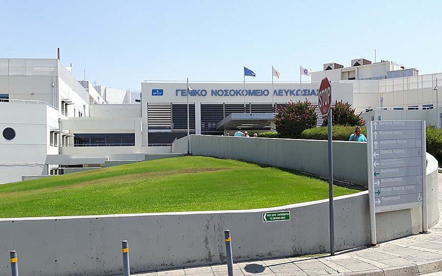 «Απαράδεκτο. Ντροπή»: Χωρίς καφετέρια έμεινε το ΓΝ Λευκωσίας: Μπήκαν vending machines σε διάφορα σημεία – Τι συνέβη