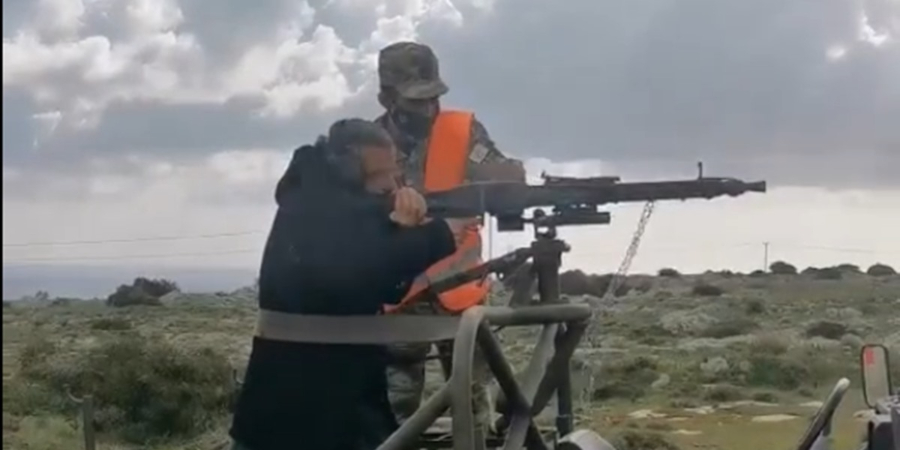 Ιερείς σε πεδίο βολής στην Κύπρο με πυροβόλα όπλα - ΒΙΝΤΕΟ