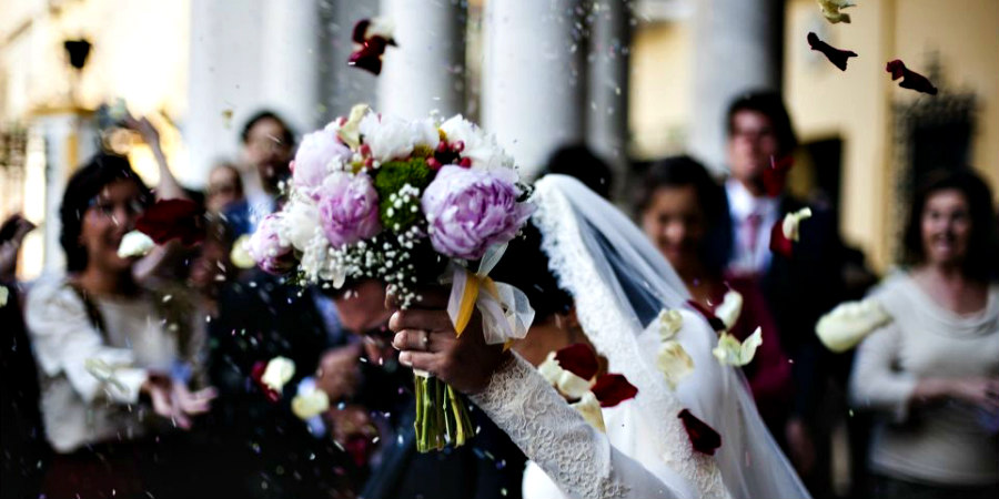 ΕΛΛΑΔΑ Βαρύς ο πέλεκυς σε δύο άνδρες που διοργάνωναν γάμους χωρίς πρωτόκολλο - 30.000 ευρώ το πρόστιμο