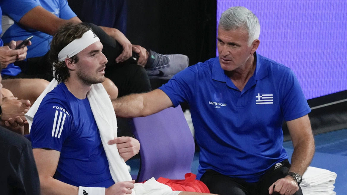 Ο πατέρας Τσιτσιπάς υποστήριξε ότι εκείνος οδηγούσε με 213 χλμ. την Lotus - Αρνητική η στάση της Τροχαίας