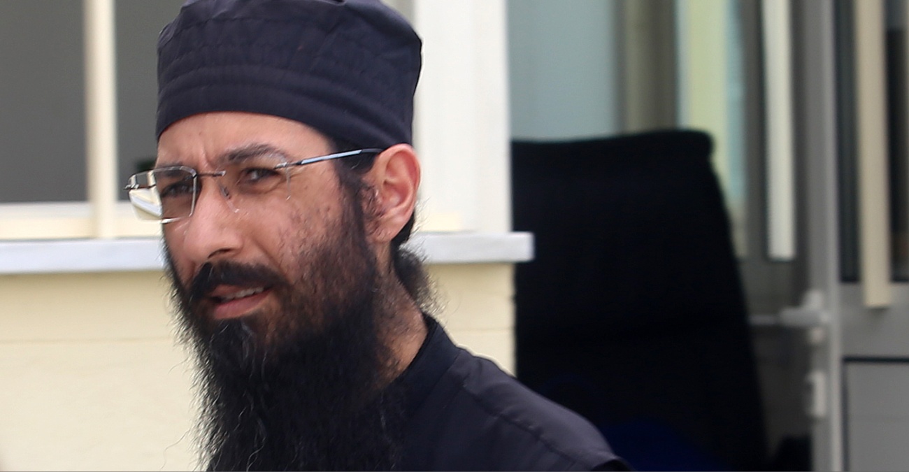 Από τα δικαστήρια… στο ζύμωμα: Ο μοναχός Νεκτάριος «σερβίρει» κουλουράκια με υπονοούμενα – Δείτε τη νέα ανάρτηση