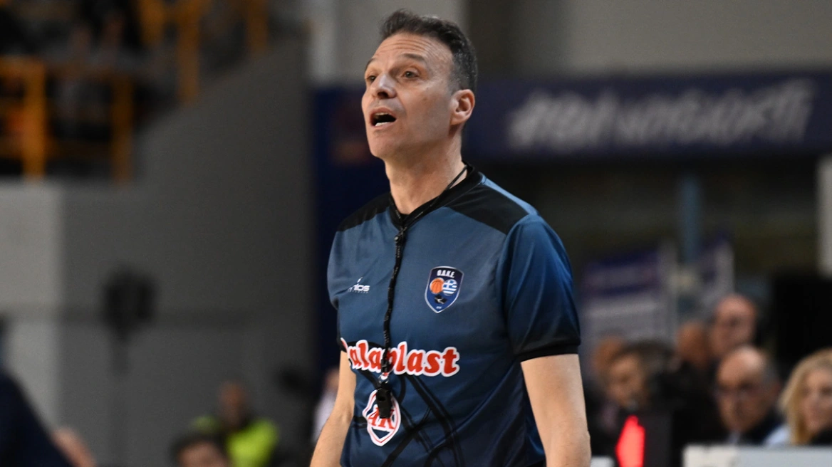 Προφυλακιστέος ο πρώην διαιτητής Παπαπέτρου για τα στημένα στο μπάσκετ - Τι ισχυρίστηκε για τις 820.000 ευρώ που βρέθηκαν στο σπίτι του