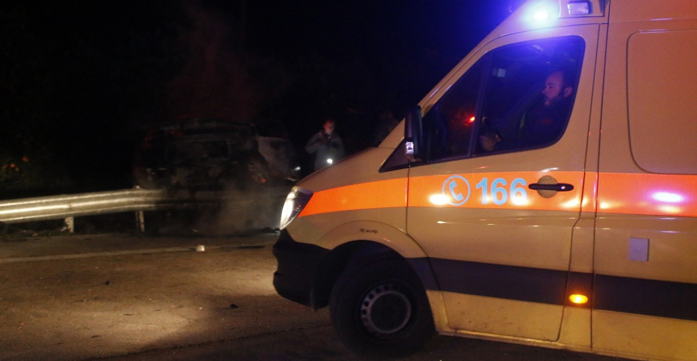 Τραγικό τροχαίο με θύμα έναν 52χρονο στην Ελλάδα: Το αυτοκίνητό του έπεσε από γέφυρα και πήρε φωτιά