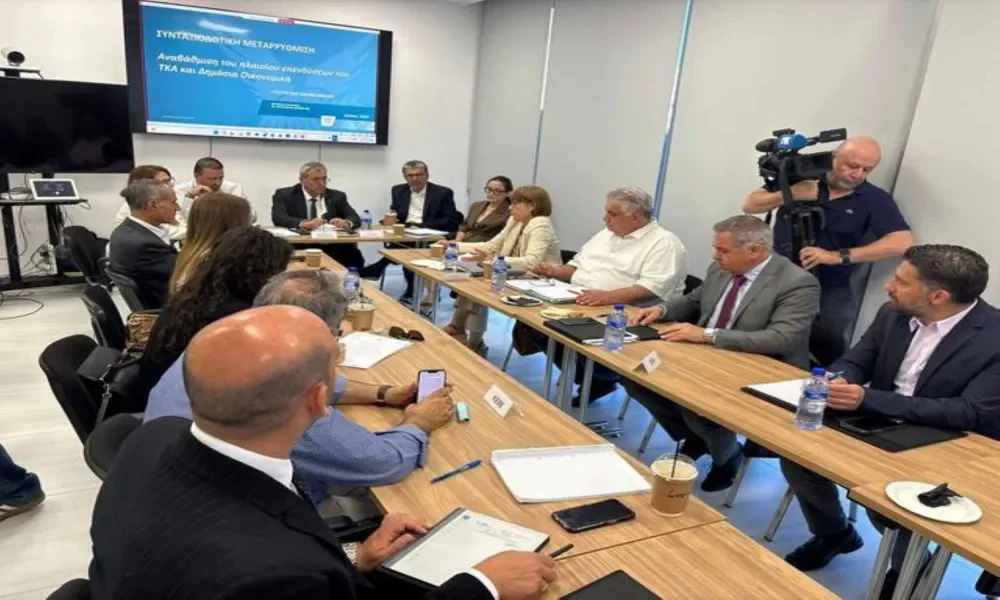 Συνταξιοδοτικό: «Αγκάθια» και ερωτήματα στο τραπέζι - Τι ζητούν οι κοινωνικοί εταίροι