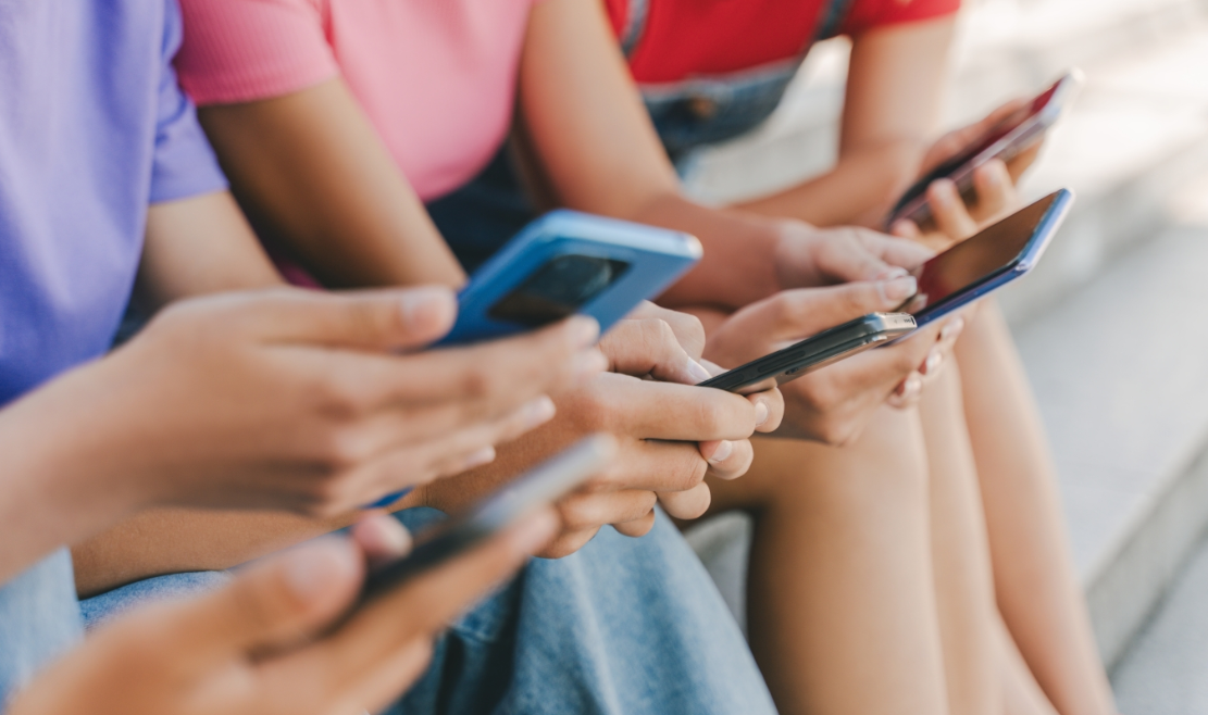 Μπλόκο στα social media σε ανηλίκους και από την ΕΕ - Παρουσίασε application για να επαληθεύει την ηλικία