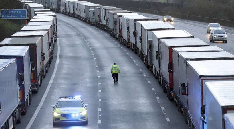 Αποκαθίστανται οι συνδέσεις στις πυλες εξόδου από Βρετανία προς Γαλλία- Φόβοι για ελλείψεις τροφίμων