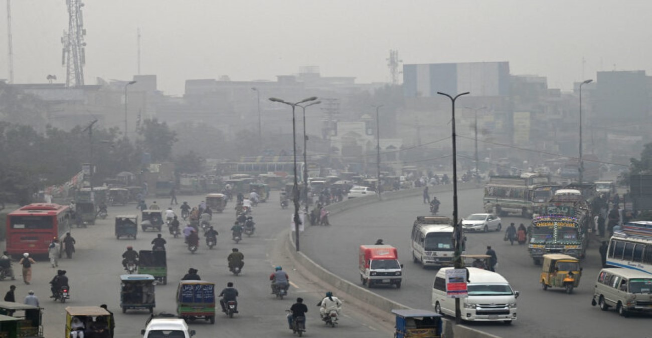 Πακιστάν: Kαλυμμένο από αιθαλομίχλη - Χιλιάδες άνθρωποι είναι άρρωστοι