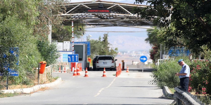 Έκρυβε στο πορτμπαγκάζ 20χρονο και επιχείρησε να περάσει από τα κατεχόμενα  - Τους «τσάκωσαν» οι Αρχές