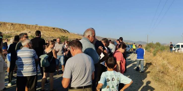 Στα όρια τους οι κάτοικοι: Κλιμακώνουν τις κινητοποιήσεις για ασφαλτικό στο Μιτσερό - Εκτός τάξεις οι μαθητές σήμερα
