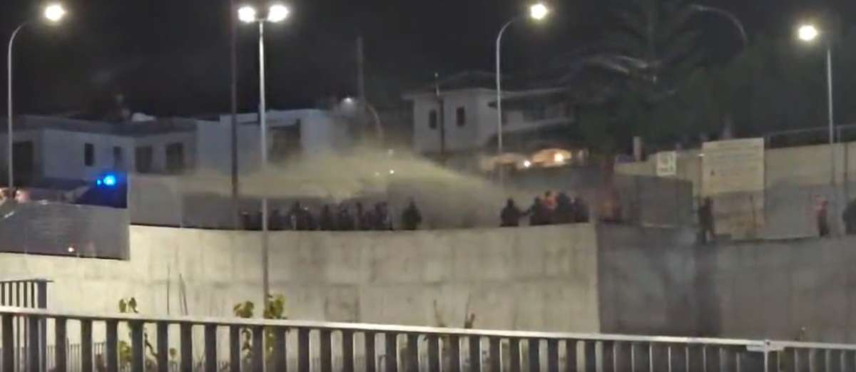 Υπόθεση οπαδών ΑΠΟΕΛ: Με εγγύηση €10.000 και αποκλεισμό από τα γήπεδα αφέθηκαν ελεύθεροι οι δύο συλληφθέντες