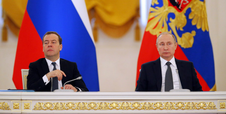 ΡΩΣΙΑ: Παραιτήθηκε η κυβέρνηση δια στόματος Μεντβέντεφ-Την έκανε δεκτή ο Πούτιν  