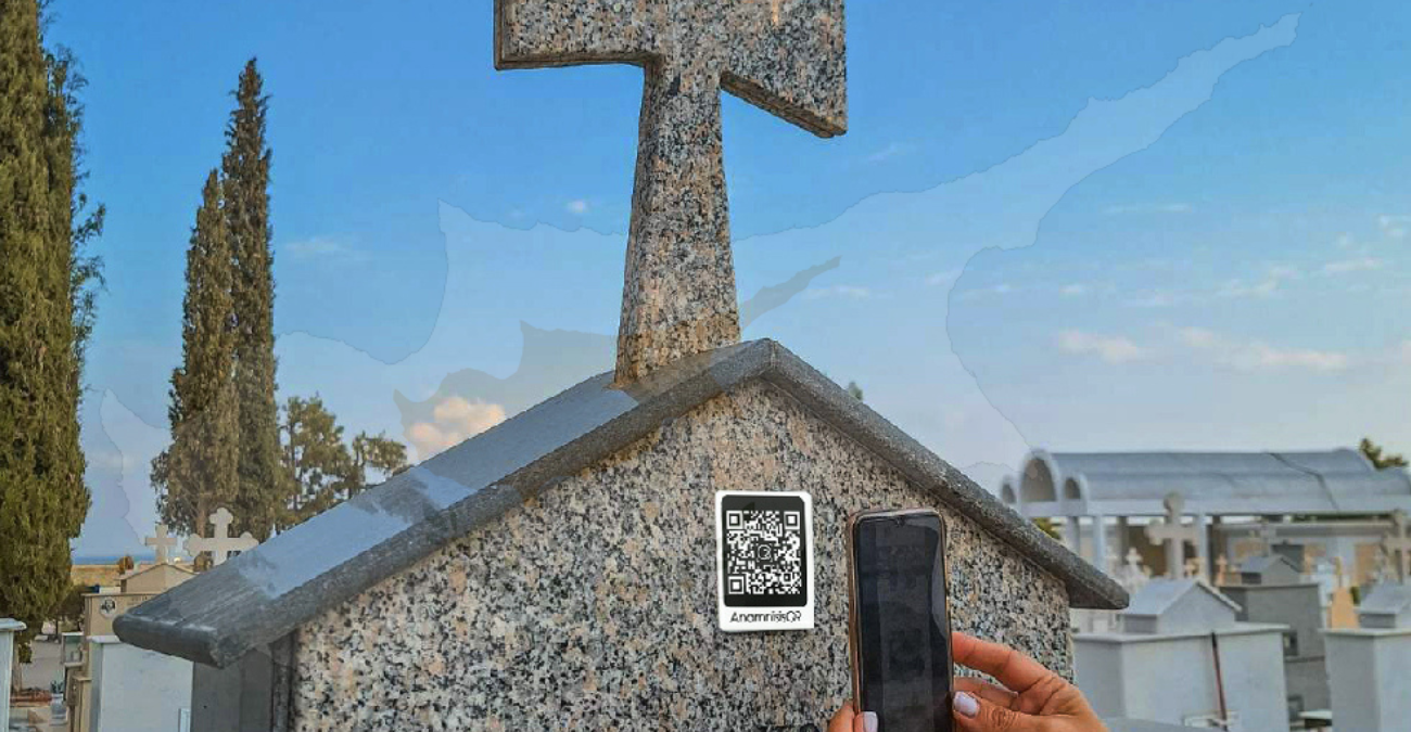 Κύπρια δημιούργησε QR κωδικούς για τάφους: Σε μια πλακέτα όλες οι αναμνήσεις του αποθανόντα