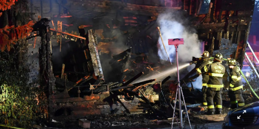 Τραγωδία στις ΗΠΑ: Πυροσβέστης κλήθηκε για πυρκαγιά σε σπίτι της οικογένειάς του – Κάηκαν 10 συγγενείς του