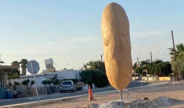 Μετά την Πατάτα ήρθε το…. Χαλλούμι – Δείτε το νέο viral μνημείο  - Φωτογραφία