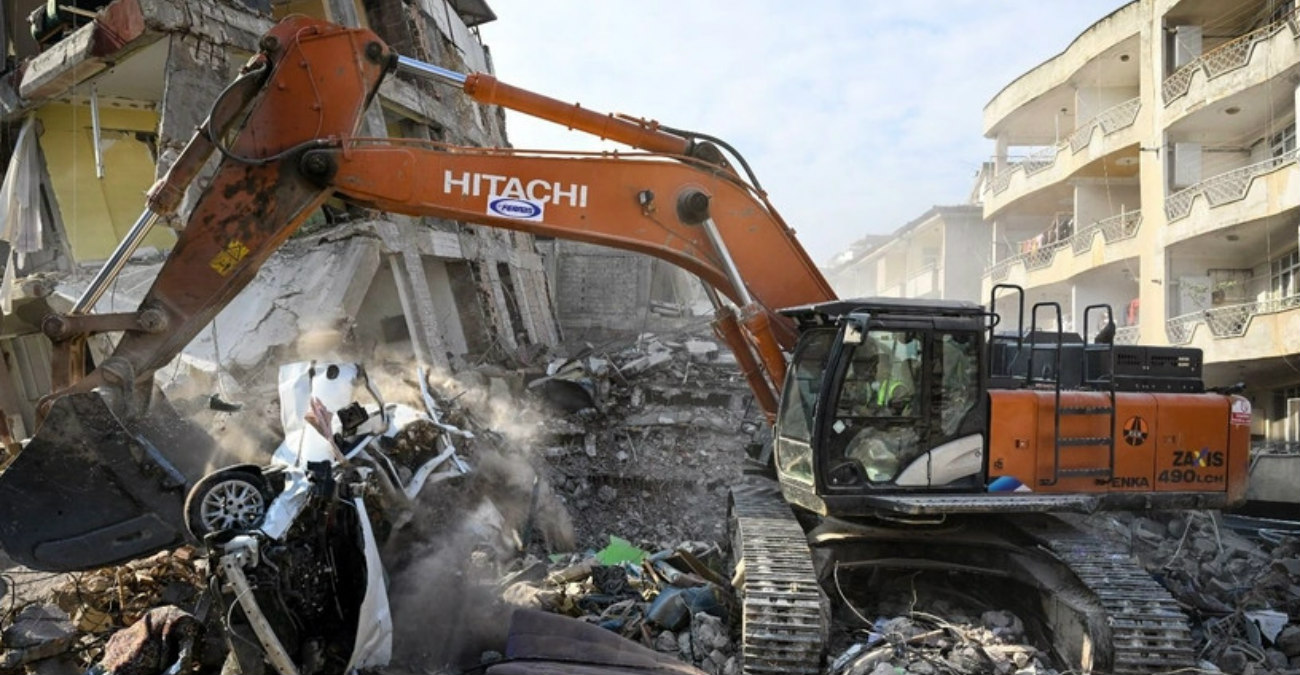 Φρίκη στην Τουρκία: Σκοτώνουν τους ζωντανούς κάτω από τα ερείπια - «Εβαλαν βαριά μηχανήματα»
