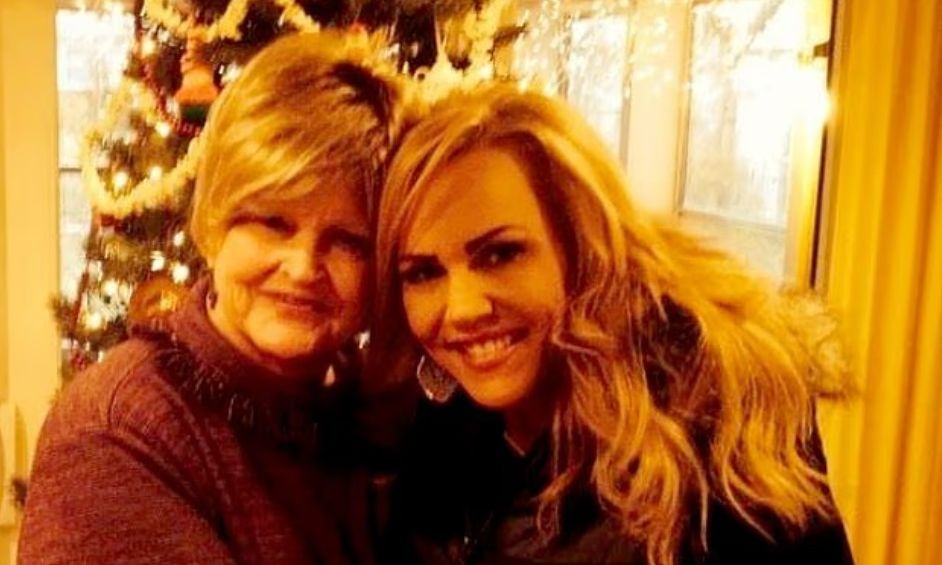 Πρώην παρουσιάστρια συνελήφθη για τη δολοφονία της 80χρονης μητέρας της