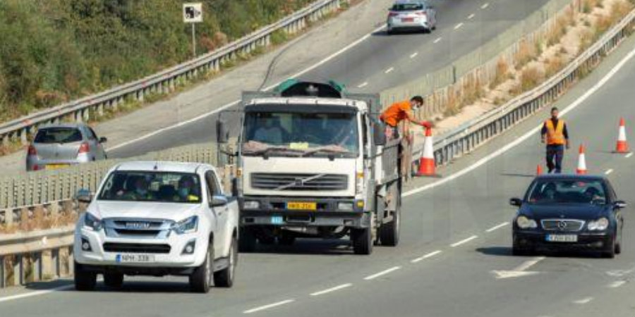 Πρόταση νόμου για απαγόρευση διακίνησης βαρέων οχημάτων και δημόσιων έργων σε ώρες αιχμής