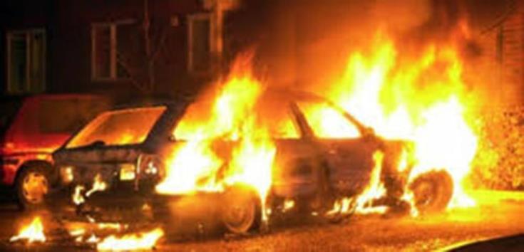 ΠΑΦΟΣ: Γείτονες είδαν τον δράστη να απομακρύνεται τρέχοντας- Περιέλουσε με βενζίνη όχημα και έβαλε φωτιά