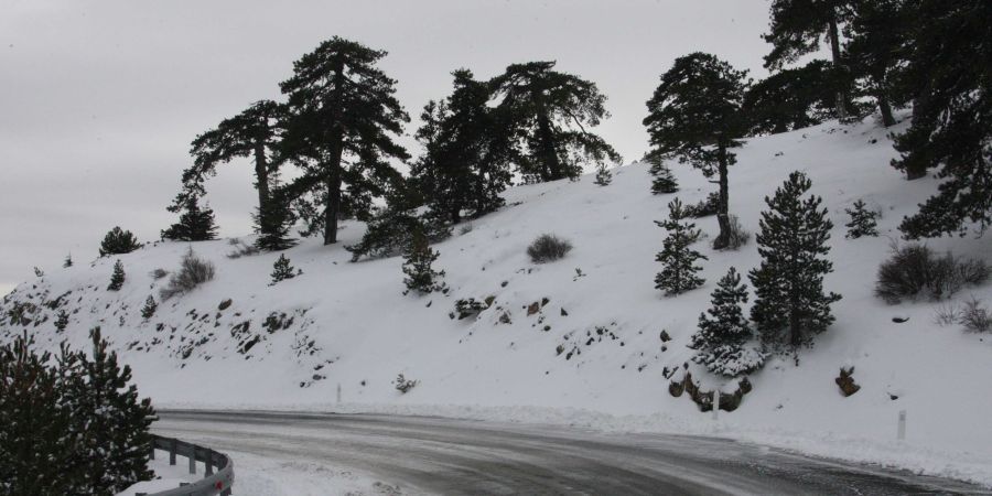 Αρχίζει με χιόνια, καταιγίδες και σκόνη η εβδομάδα – Δείτε live την εξέλιξη του καιρού