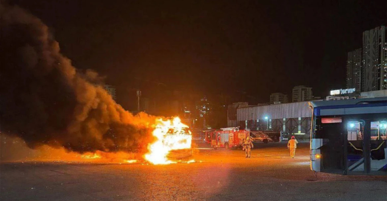 Ταυτόχρονες εκρήξεις σε τρία άδεια λεωφορεία στο Τελ Αβίβ – Τρομοκρατικό χτύπημα «βλέπουν» οι Αρχές