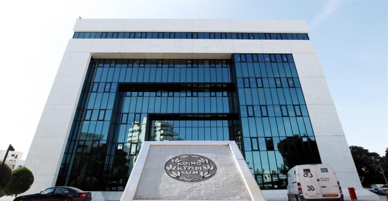 Forbes: Η Τράπεζα Κύπρου κλείνει τους λογαριασμούς Ρώσων πελατών της