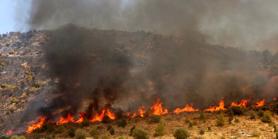 ΚΑΒΟ ΓΚΡΕΚΟ: Δασική πυρκαγιά από αποτσίγαρο