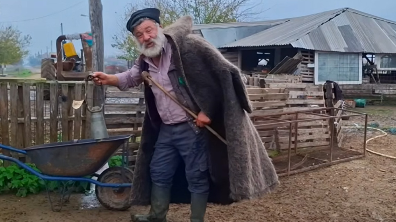 Ελλάδα: Κατέρρευσε ο κτηνοτρόφος που αποχαιρέτησε με δάκρυα τα 450 πρόβατά του, νοσηλεύεται στα Γιαννιτσά με συμπτώματα εγκεφαλικού