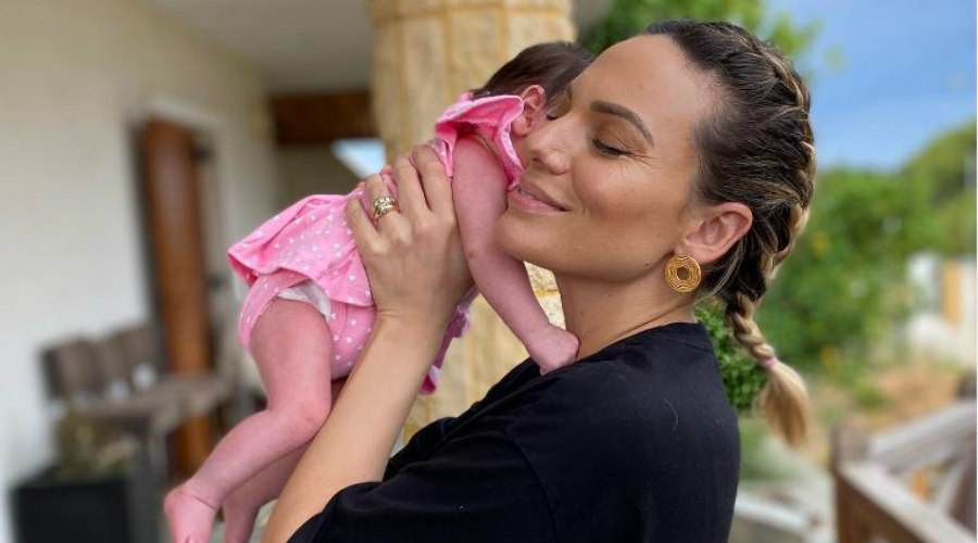 Ιωάννα Μαλέσκου: Λιώσαμε με τη νέα φωτογραφία της δύο μηνών κορούλα της