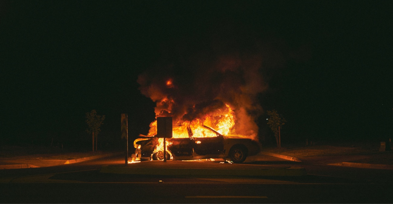 Στις φλόγες όχημα στα Λατσιά: «Βλέπουν» προσωπικές διαφορές πίσω από την εμπρηστική επίθεση