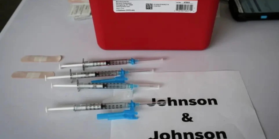 Μετάλλαξη Omicron: Η Johnson & Johnson θέλει να αναπτύξει εμβόλιο για τη νέα παραλλαγή