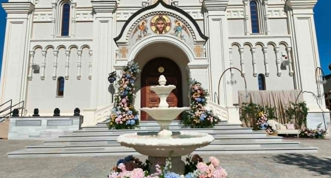 Δεν θα το πιστέψετε: Η εντυπωσιακή είσοδος της νυμφούλας Στυλιάνας στην εκκλησία - Δείτε φωτογραφίες και βίντεο