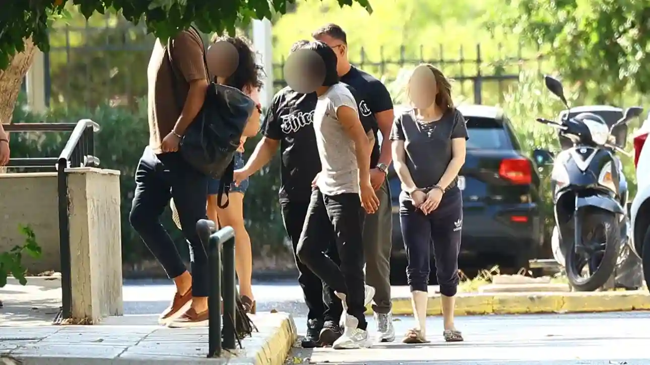 Κυψέλη: Τα παιδιά γνώριζαν ότι υπήρχε το νεκρό βρέφος στην κατάψυξη - Στο μικροσκόπιο η 15χρονη κόρη τους