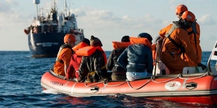 «Τσάκωσαν» παράτυπους μετανάστες κοντά στο Κάβο Γκρέκο - Χειροπέδες στον 21χρονο οδηγό της βάρκας