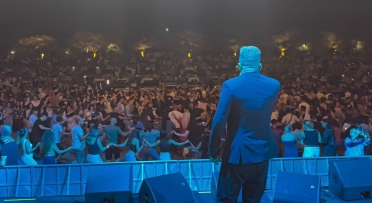 Πλέει σε πελάγη ευτυχίας γνωστός Έλληνας τραγουδιστής - Έγινε παππούς για πρώτη φορά