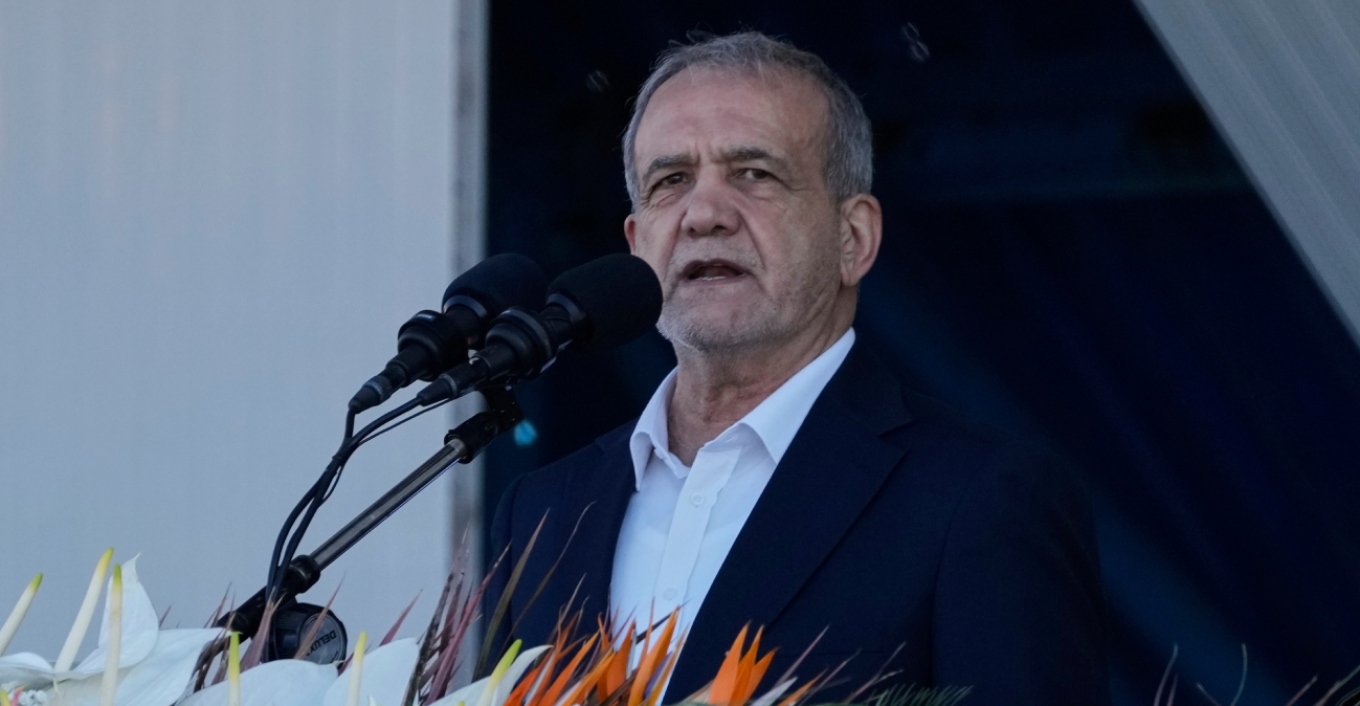  «Οι δειλοί, τα κατέστρεψαν όλα»: Τα βάζει με τις ΗΠΑ ο Πεζεσκιάν 