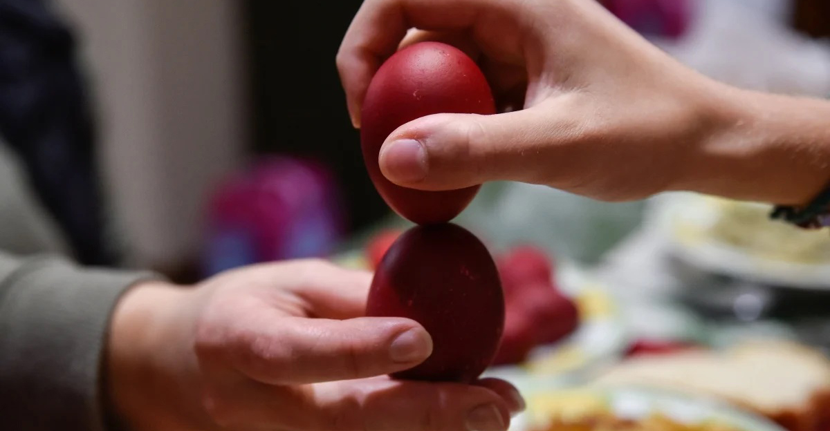 Σούβλισμα, παιχνίδια και φλαούνες - Αυτά είναι τα 9 παραδοσιακά πασχαλινά έθιμα στην Κύπρο 