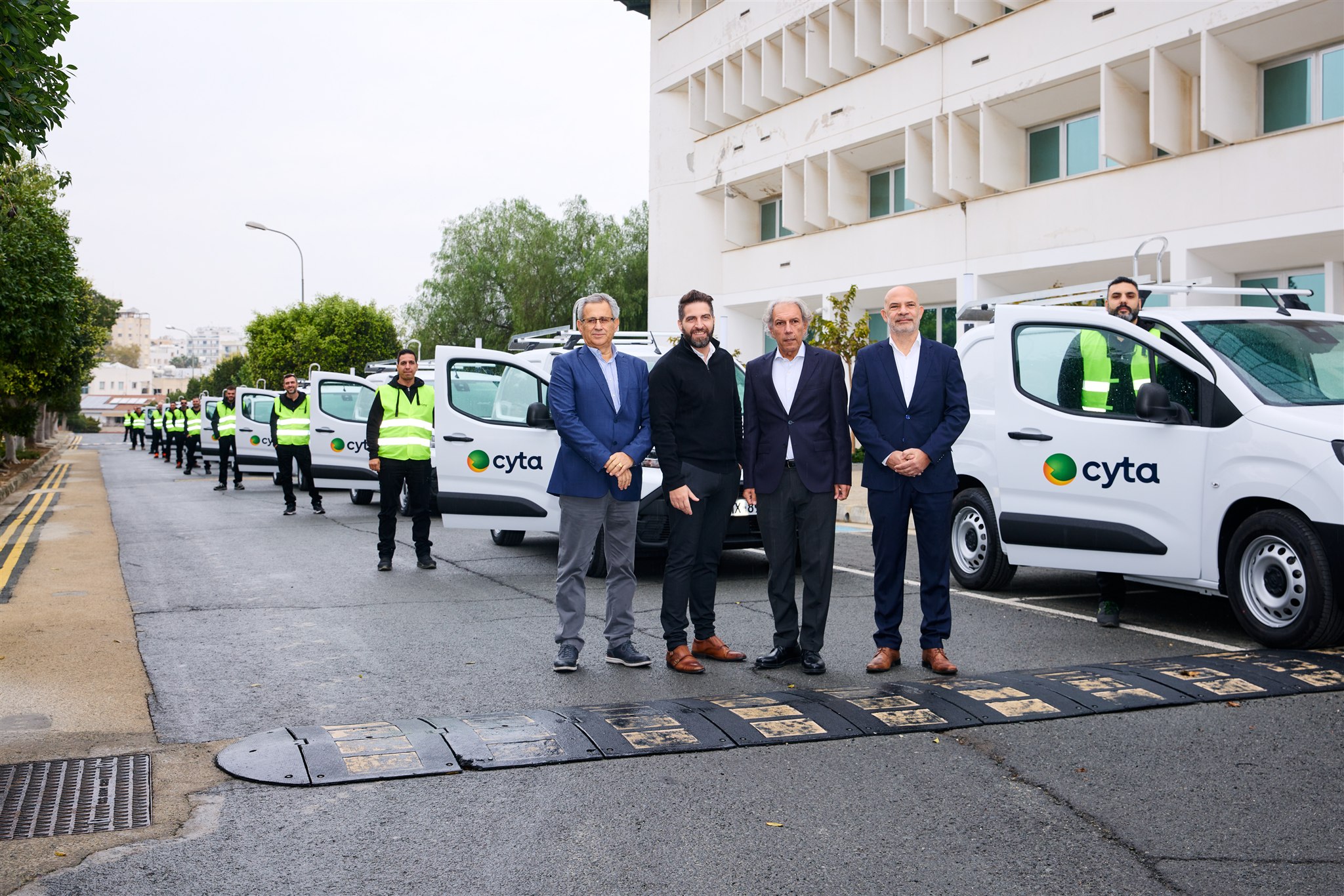 Η Toyota Κύπρου παραδίδει πλήρως ηλεκτρικό στόλο Toyota Proace City Electric, στη Cyta