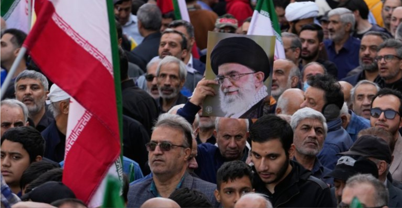 Ιράν: Μπορούν οι εξεγέρσεις να «ρίξουν» τον Χαμενεΐ; Ο ρόλος των παζαριών και οι περιορισμένες κινήσεις Τραμπ