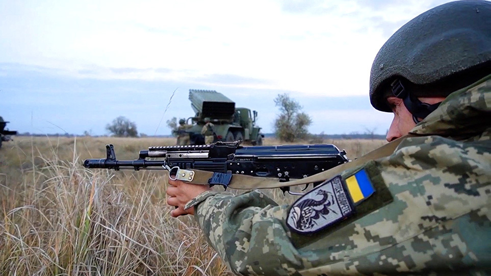 Ουκρανία: «Έτοιμοι» πάνω από 100.000 Ρώσοι στρατιώτες στα σύνορα - Διπλωματική αντεπίθεση από τις ΗΠΑ