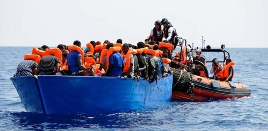 ΠΡΩΤΑΡΑΣ: Ανακόπηκε σκάφος με παράτυπους μετανάστες