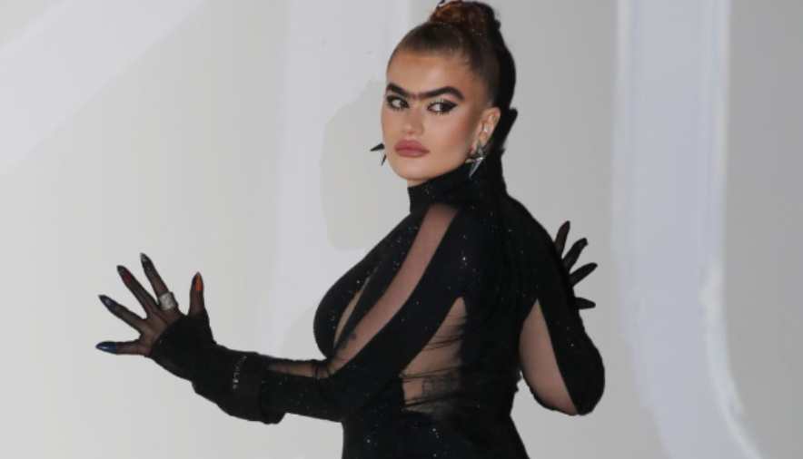 Η Σοφία Χατζηπαντελή ποζάρει χωρίς μπλούζα στο Instagram - Δείτε φωτογραφία