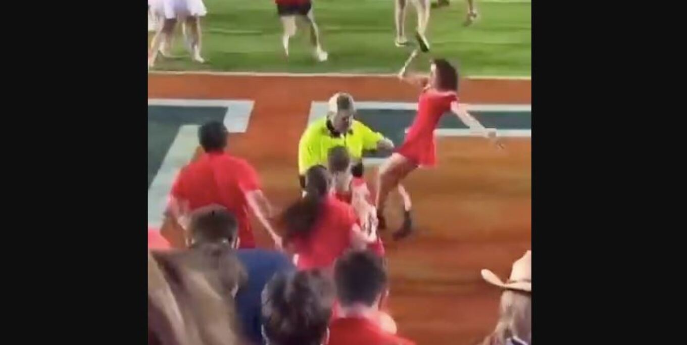 ΗΠΑ: Σεκιουριτάς «κατεδάφισε» κοπέλα που προσπάθησε να μπει σε γήπεδο μετά τη νίκη της ομάδας της
