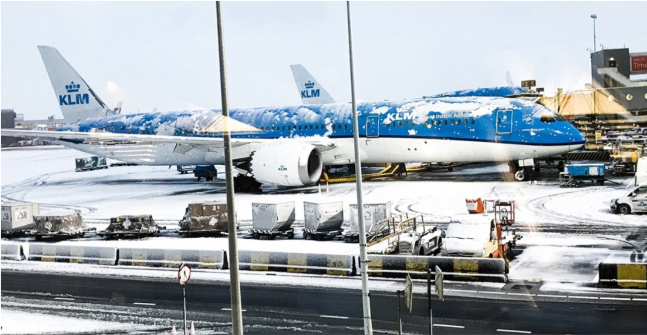 Ταλαιπωρία για ταξιδιώτες: Εκατοντάδες ακυρώσεις και καθυστερήσεις πτήσεων στο αεροδρόμιο του Άμστερνταμ