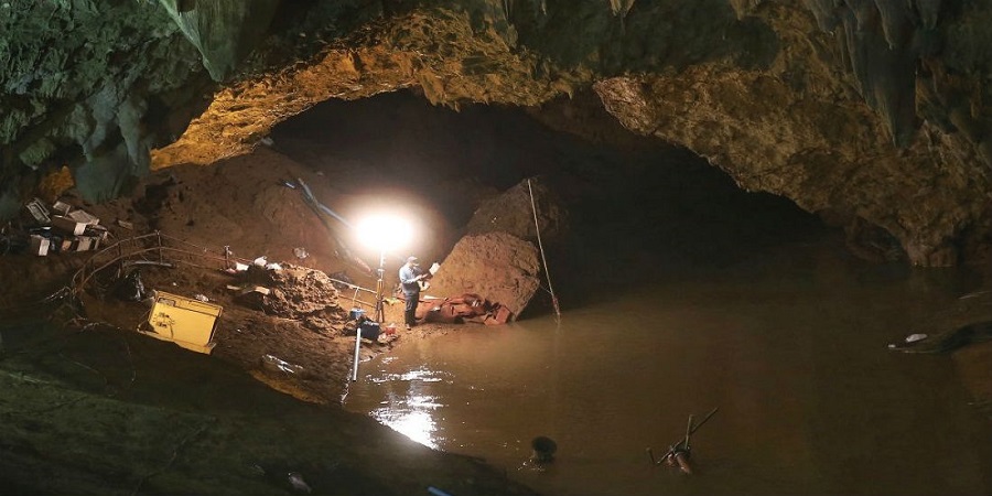 Σε εξέλιξη ο απεγκλωβισμός από το σπήλαιο στην Ταϊλάνδη -Έβγαλαν ένα παιδί ακόμη 