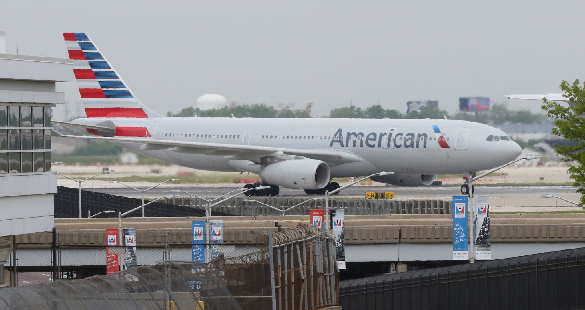 Σε καραντίνα δύο αεροσκάφη της American Airlines στη Φιλαδέλφεια -Αρρώστησαν οι επιβάτες